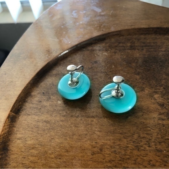 Vintage ScrewBack Earrings - Picture 2 of 3